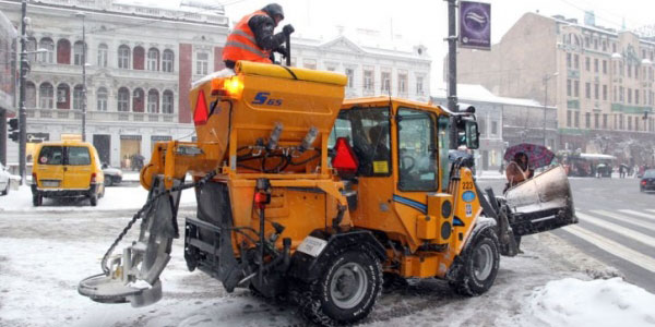 masine za ciscenje snega