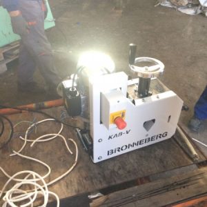 Mašina za guljenje kablova