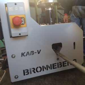 Mašina za guljenje kablova